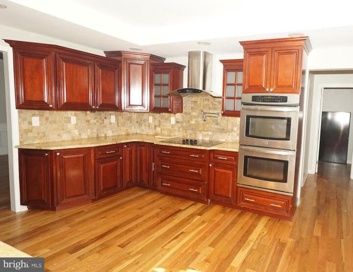 Property Photo:  215 Durham Court  PA 19030 