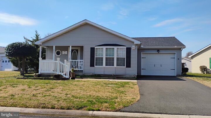Property Photo:  311 W Persimmon Circle W 311  DE 19901 