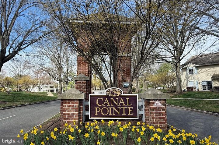 Property Photo:  103 Claridge Court 5  NJ 08540 