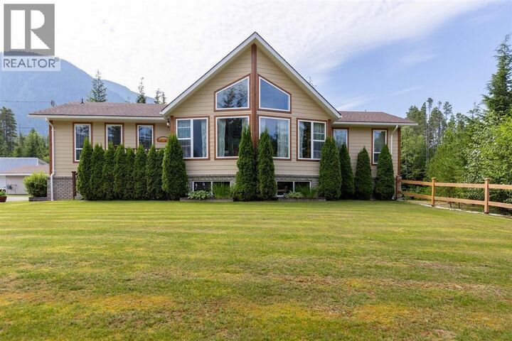 3009 Solomon Way — photo 1