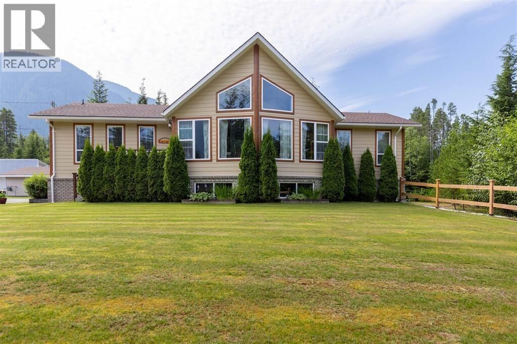 Property Photo: 3009 Solomon Way BC V8G 0G5