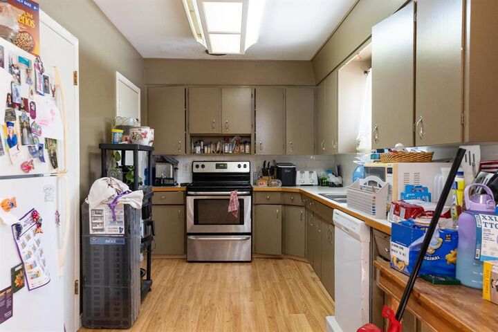 Property Photo:  2 Pine Crescent  MB R5G 0G7 