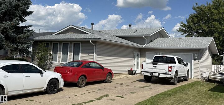 Photo de la propriété:  5813 49 Street  AB T9C 1H1 