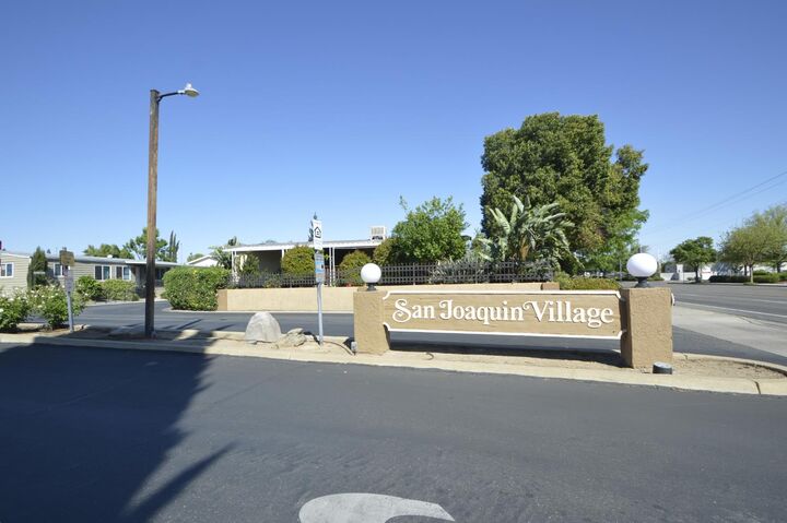 Property Photo: 336 E Alluvial Avenue 287 CA 93720
