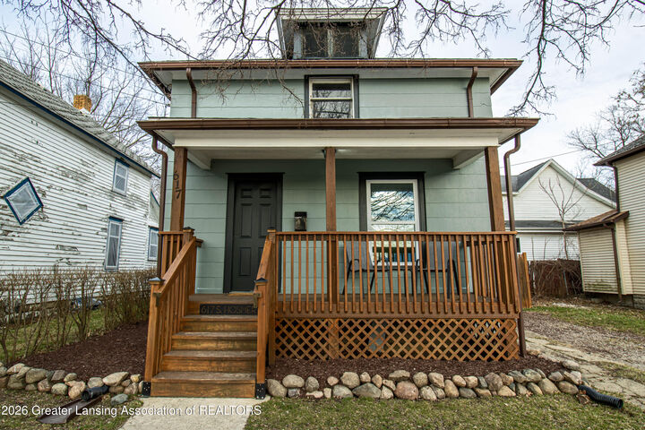 Property Photo:  617 S Hosmer Street  MI 48912 
