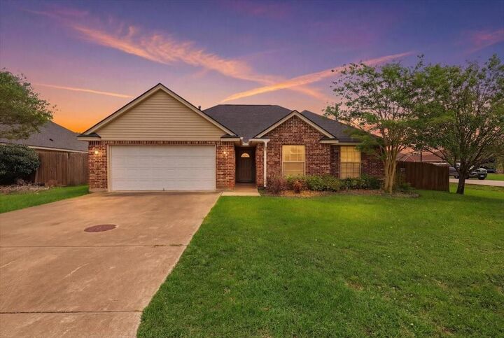 Property Photo:  5585 Westchase Loop  TX 77657 