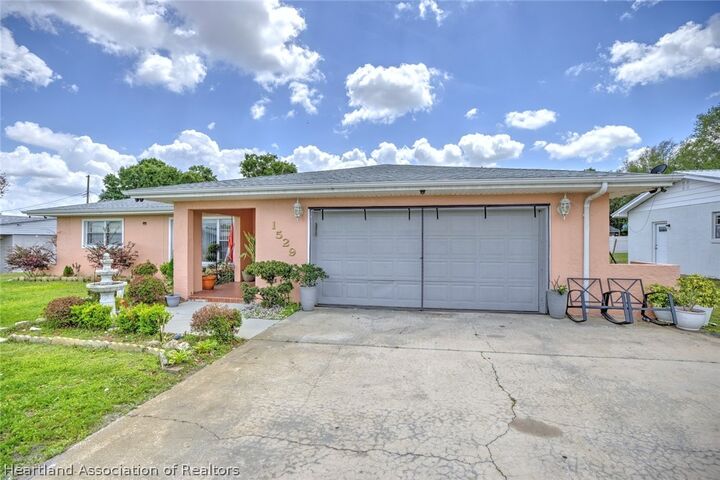 Property Photo:  1529 Vicki Drive  FL 33870 