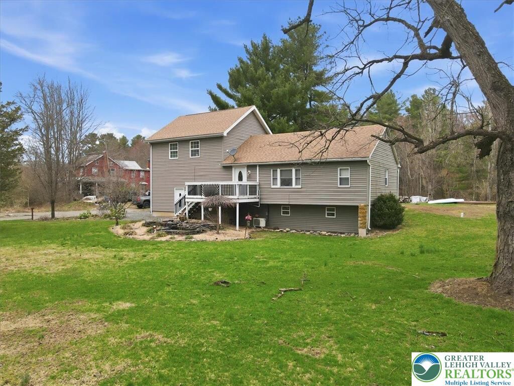 Property Photo:  1544 County Park Road  PA 18331 