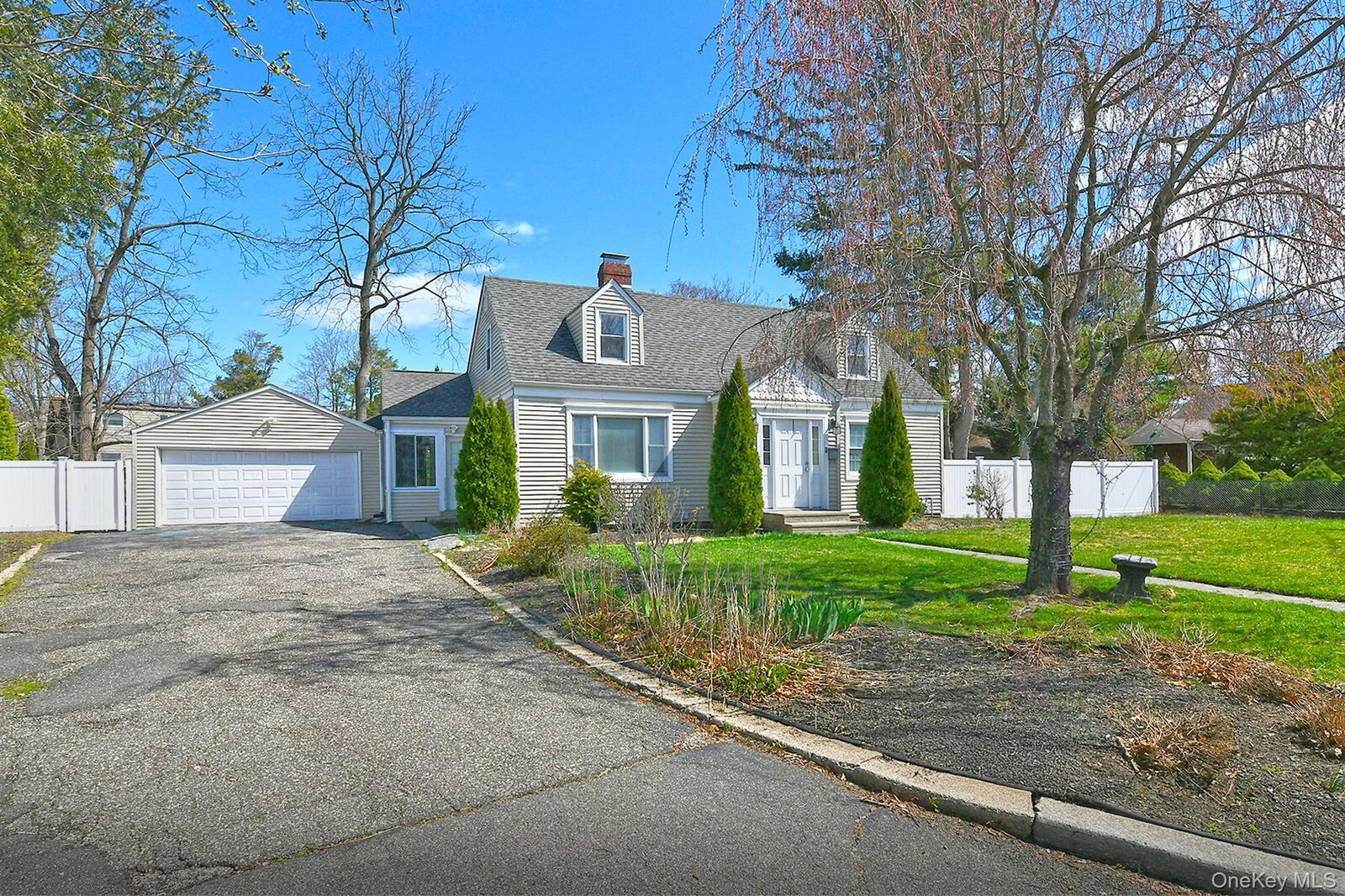 Property Photo:  86 Horton Place  NY 11791 
