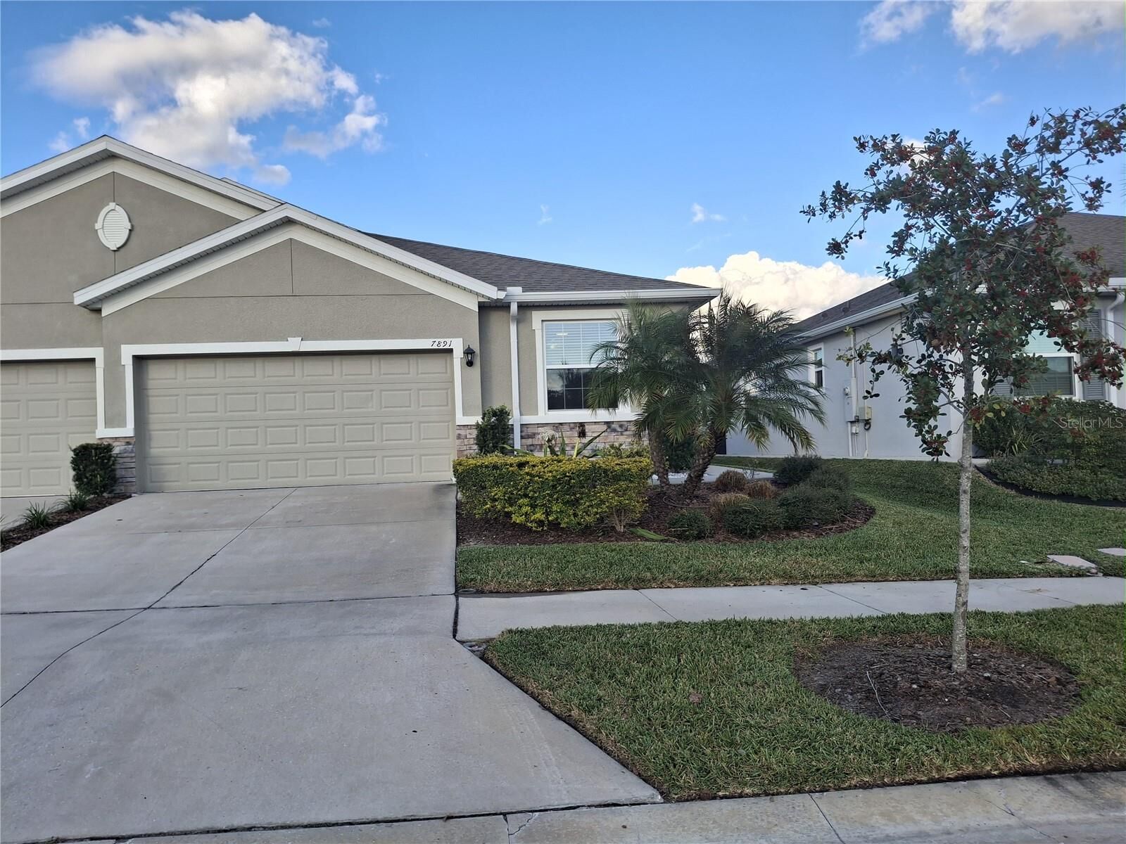 Property Photo: 7891 Stonebrook Circle FL 33545