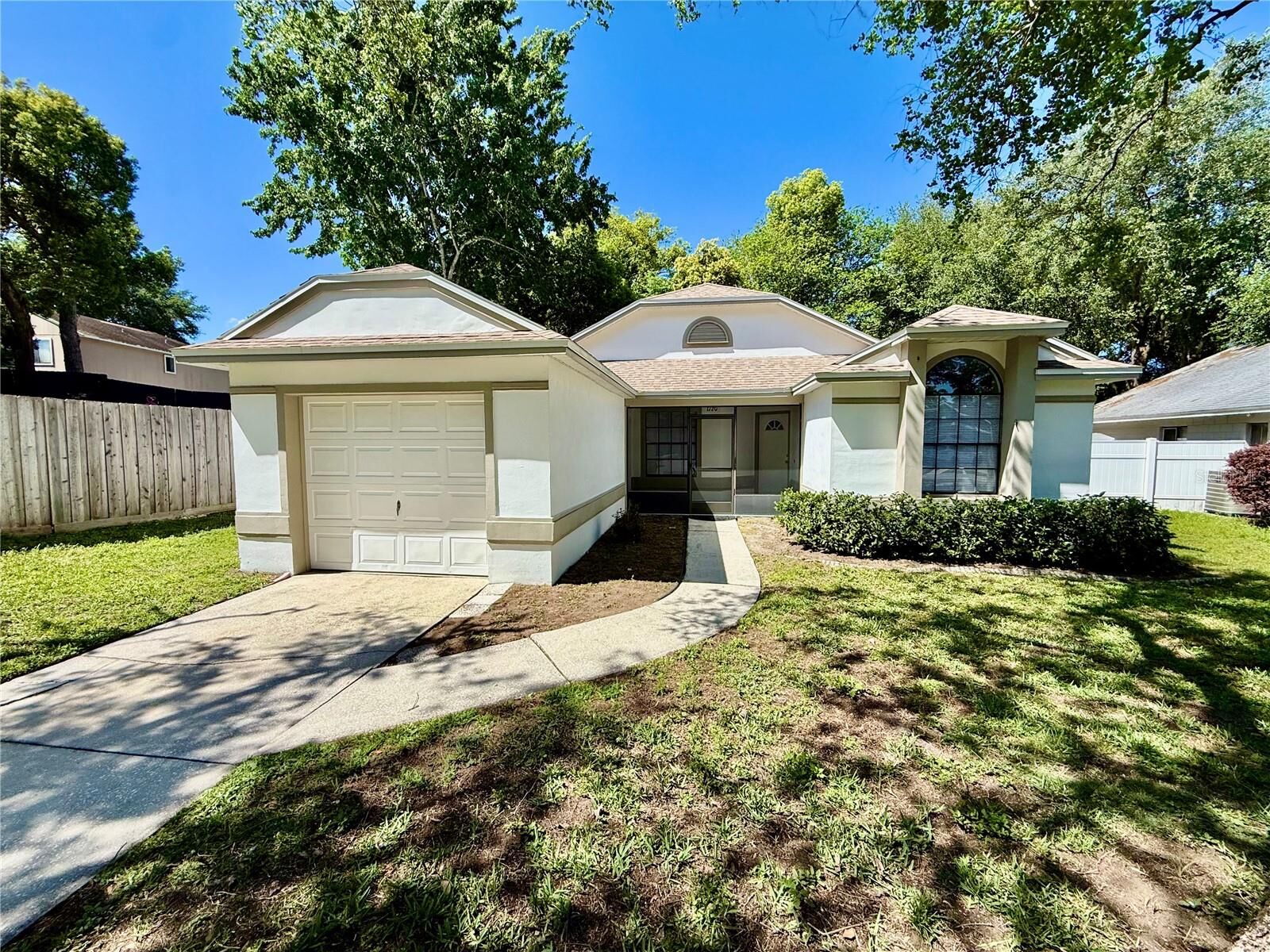 Property Photo: 1720 Waterbeach Court FL 32703