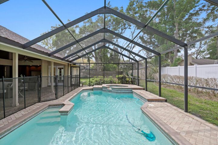 Property Photo: 11504 Moffat Place FL 33617