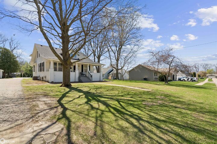 Property Photo:  313 Whitewood Street  IA 52601 