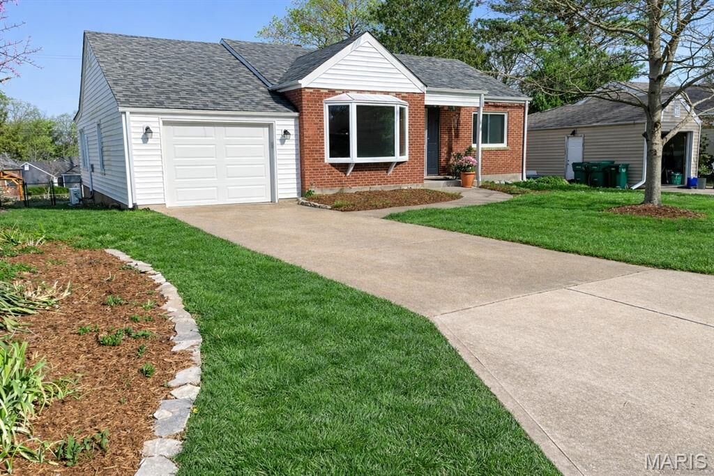 Property Photo:  1412 Wells Avenue  MO 63119 