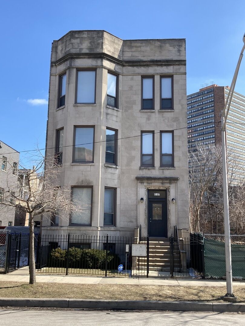 Property Photo: 4041 S Calumet Avenue IL 60653