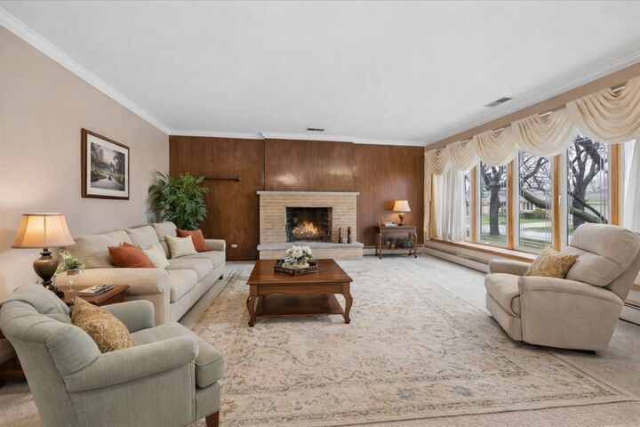 Property Photo:  307 N Patton Avenue  IL 60005 