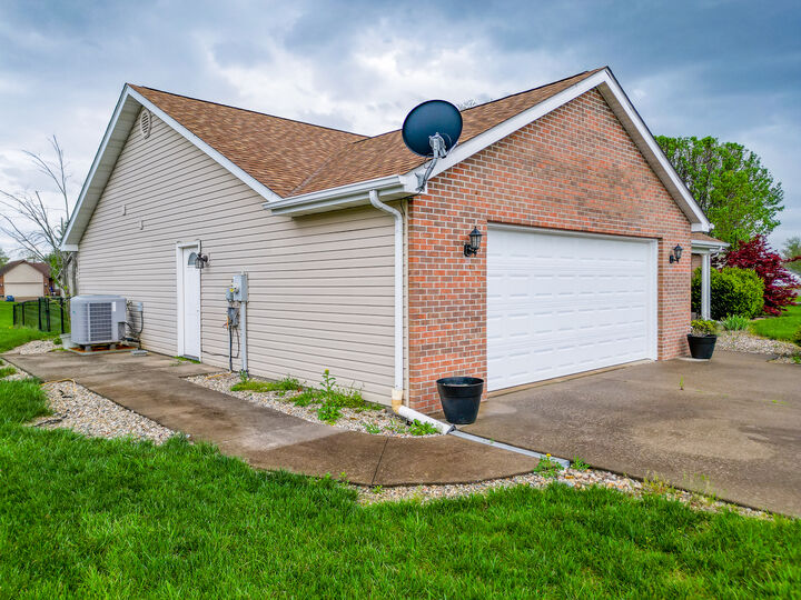 Property Photo:  1401 Posey Street  IL 62959 