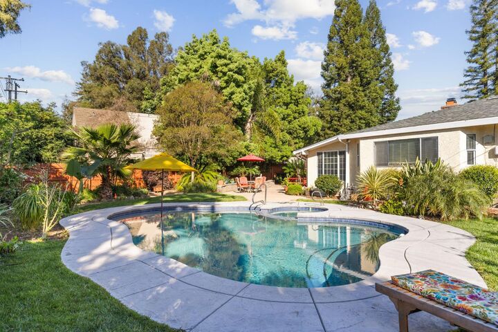 Property Photo: 5108 Laurelview Avenue CA 95608