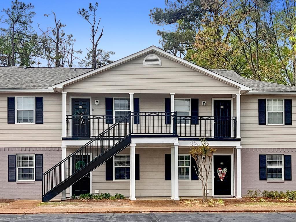 Property Photo: 2112 Old Taylor Rd Unit L7 MS 38655