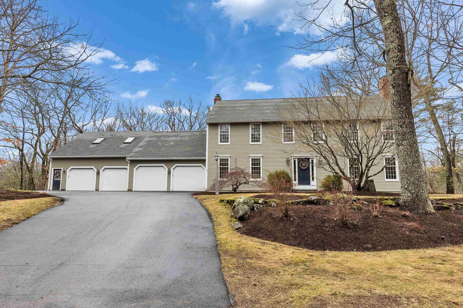 Property Photo:  7 Village Woods Drive  NH 03031 