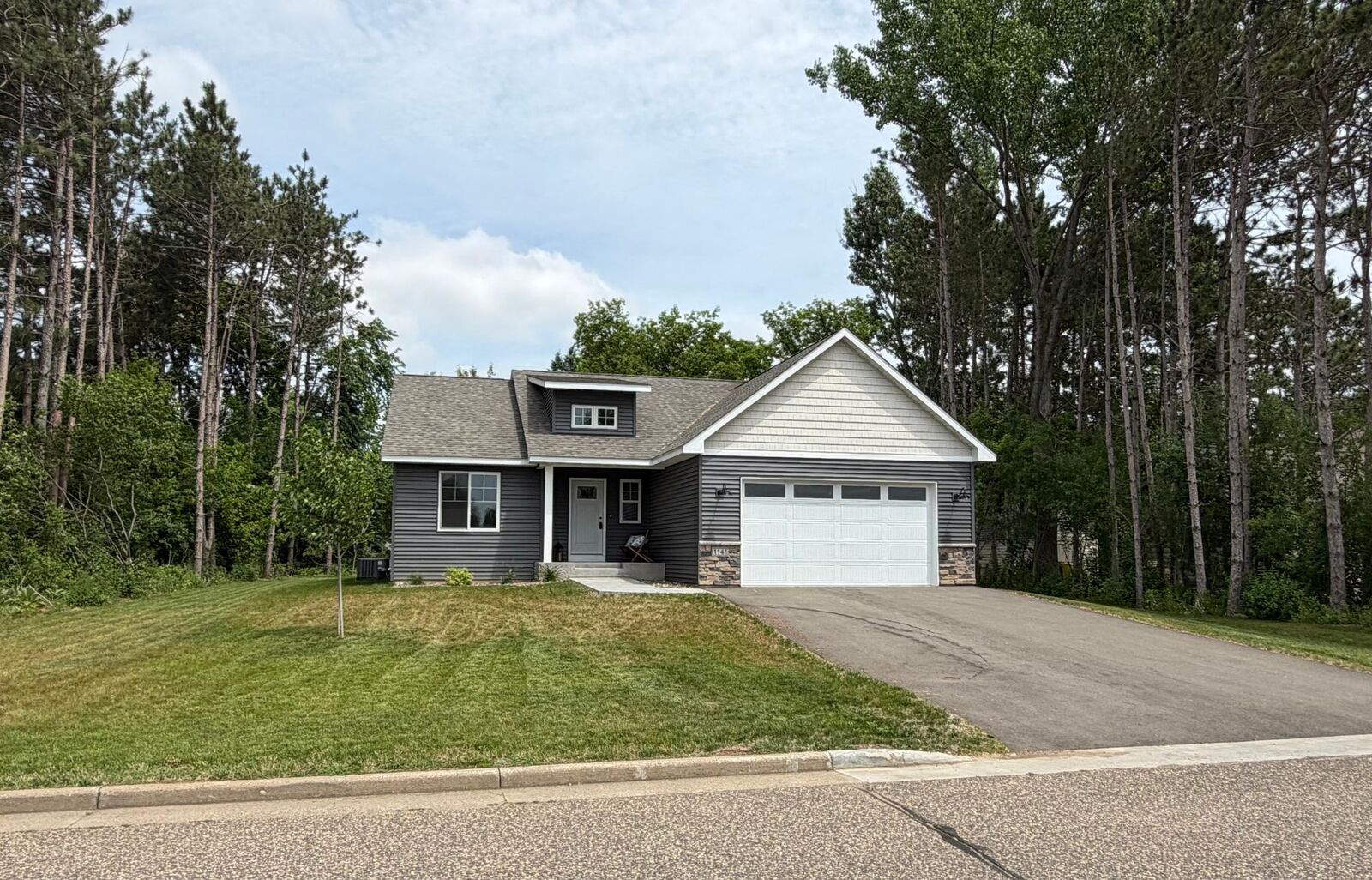 Property Photo:  1141 Pinewood Trail  WI 54017 