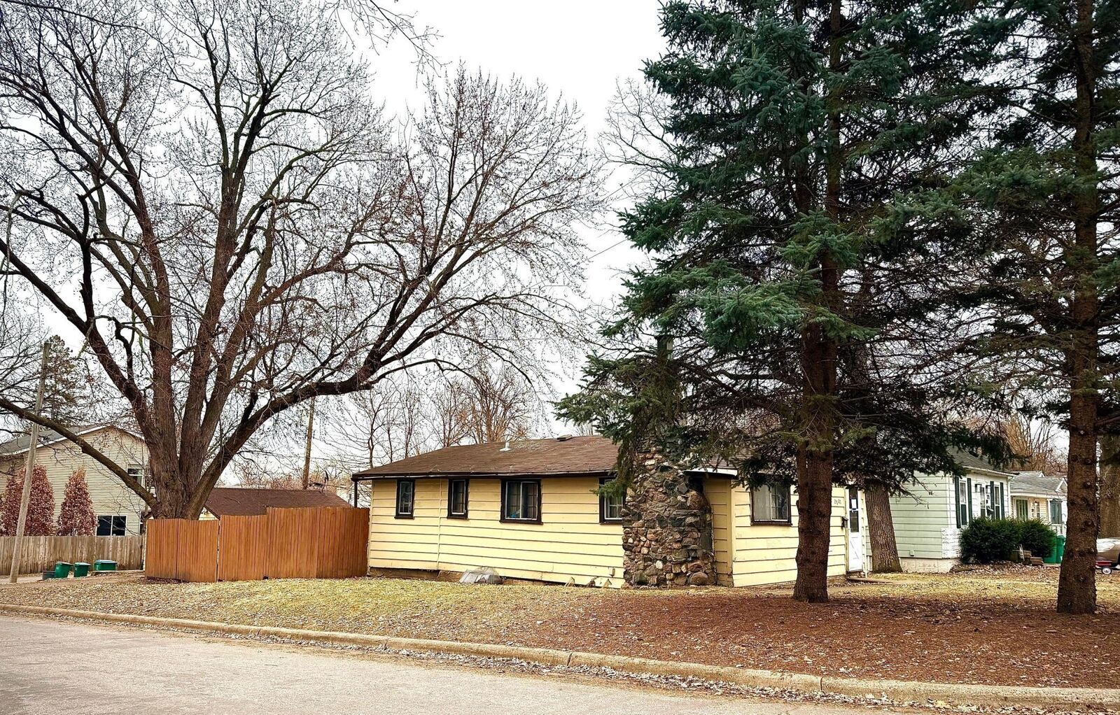 Property Photo:  2701 Blackstone Avenue S  MN 55416 