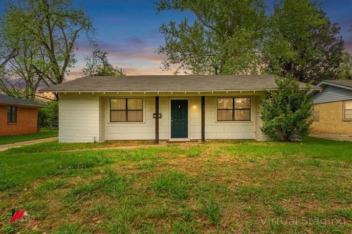 Property Photo:  832 E Washington Street  LA 71104 