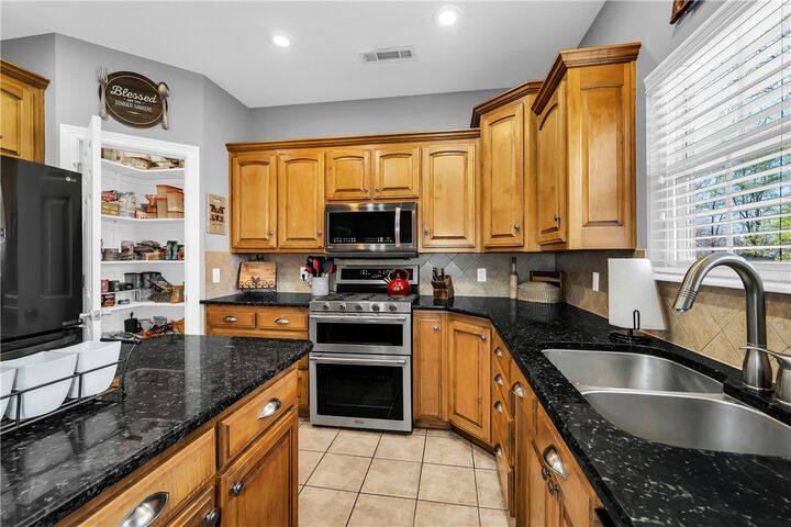 Property Photo:  505 Elk Drive  AR 72762 