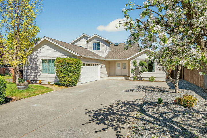 Property Photo: 1044 Havenwood Drive OR 97524