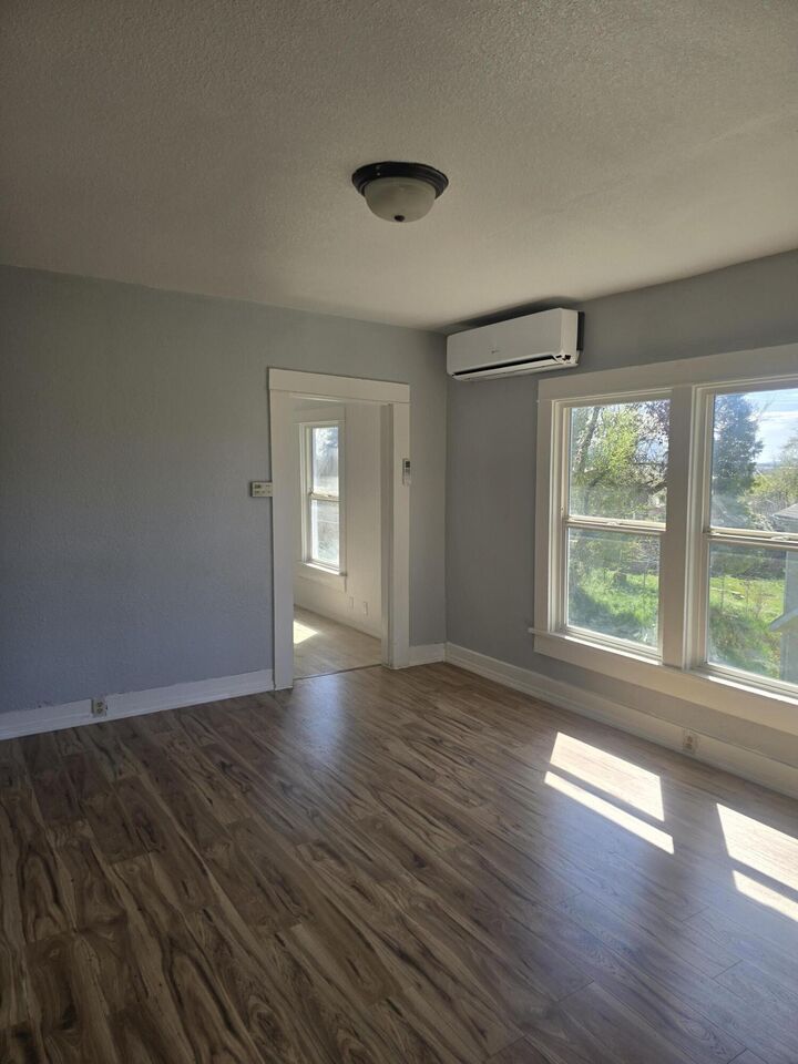 Property Photo: 1210 Lincoln Street OR 97601