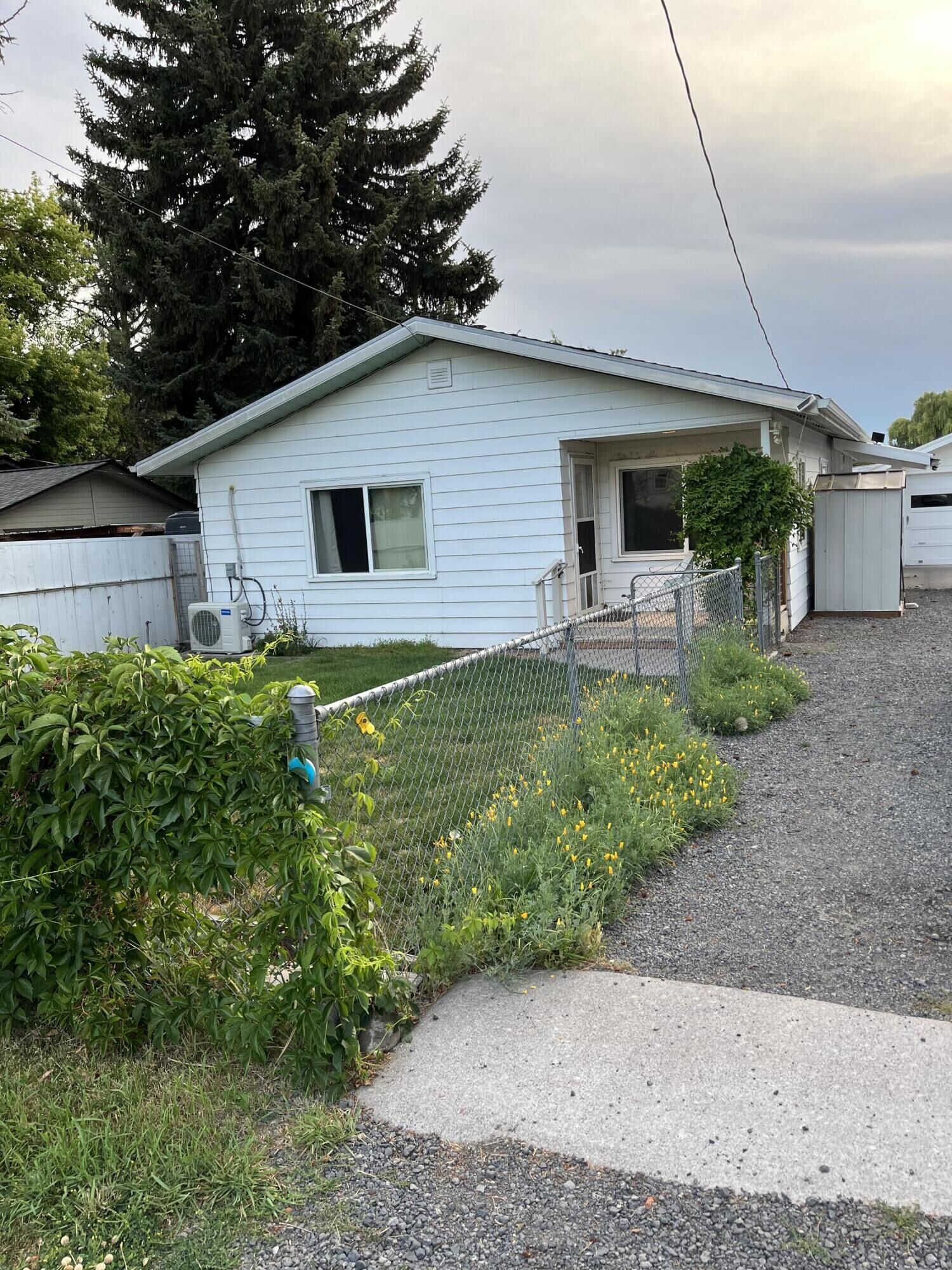 Property Photo:  1868 Ivory Street  OR 97603 