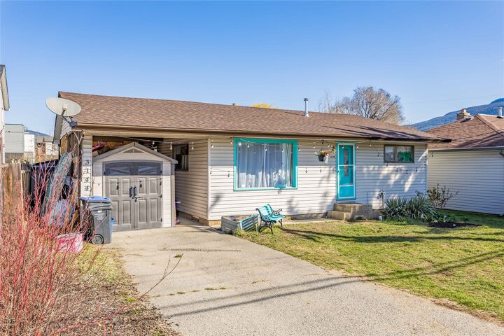 Photo de la propriété:  3144 Woodsdale Road  BC V4V 1X8 