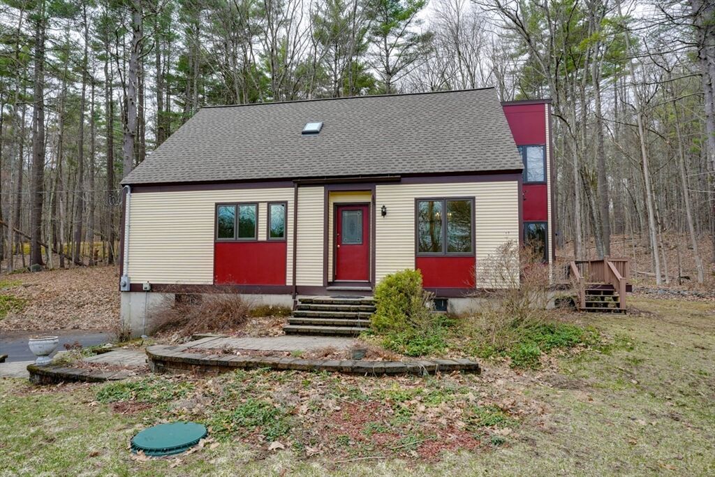 Property Photo:  565 Langen Rd  MA 01523 