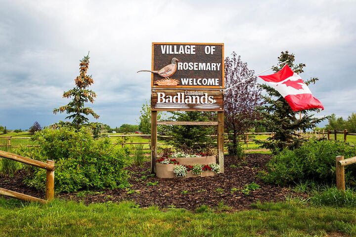 Property Photo:  48 Cottonwood Crescent  AB T0J 2W0 