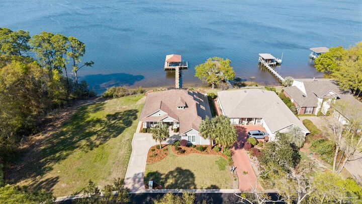 Property Photo: 7502 Old Bay Pointe Rd FL 32583