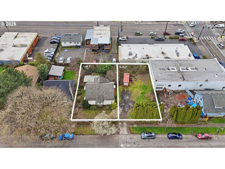 Property Photo:  33 SE 83rd Ave  OR 97216 