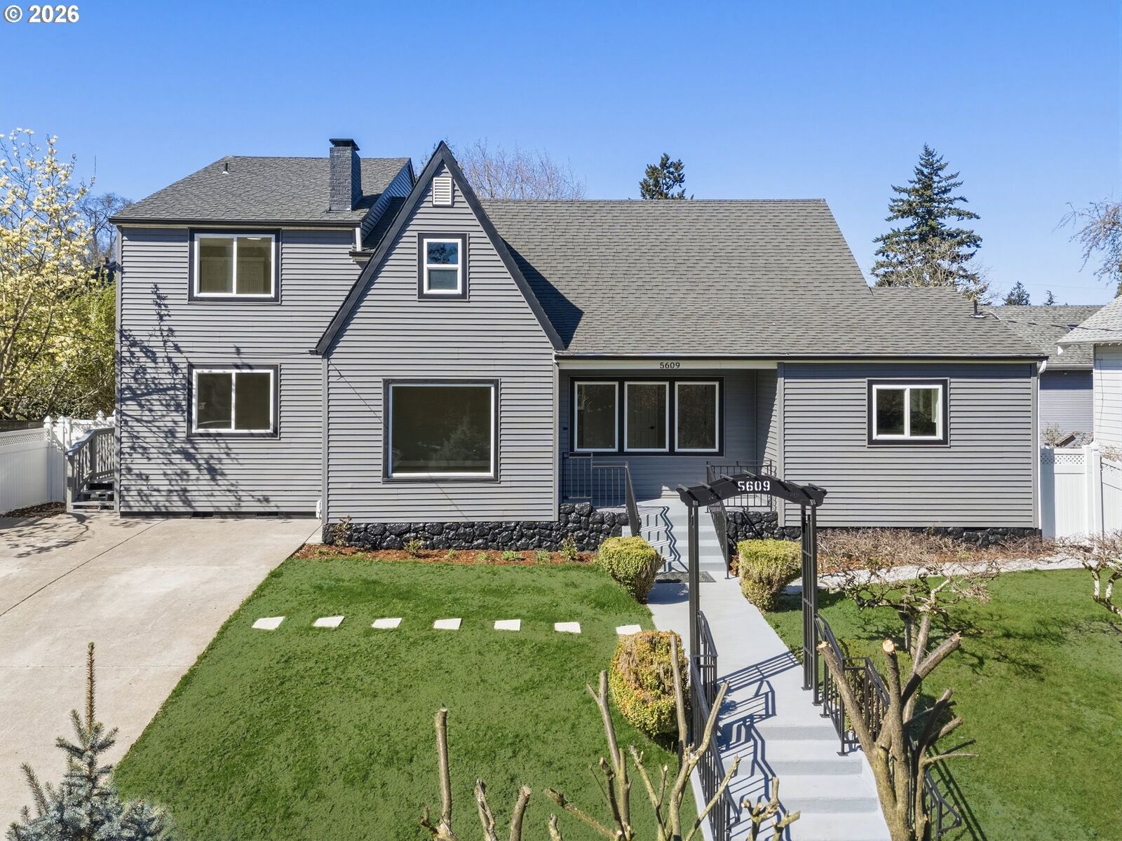 Property Photo:  5609 NE 32nd Ave  OR 97211 