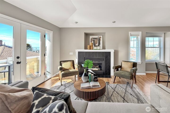 Property Photo: 3111 Norton Avenue C WA 98201