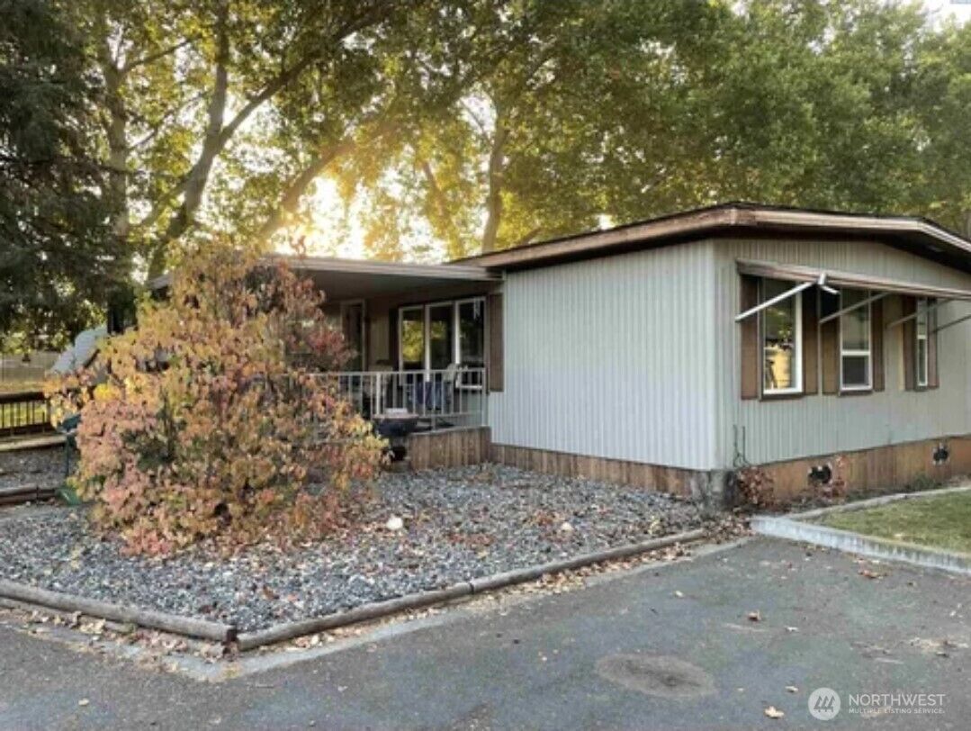 Property Photo: 2021 Mahan Avenue A4 WA 99354