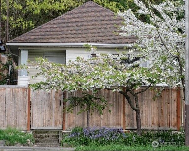 Property Photo:  2544  15th Avenue W  WA 98119 