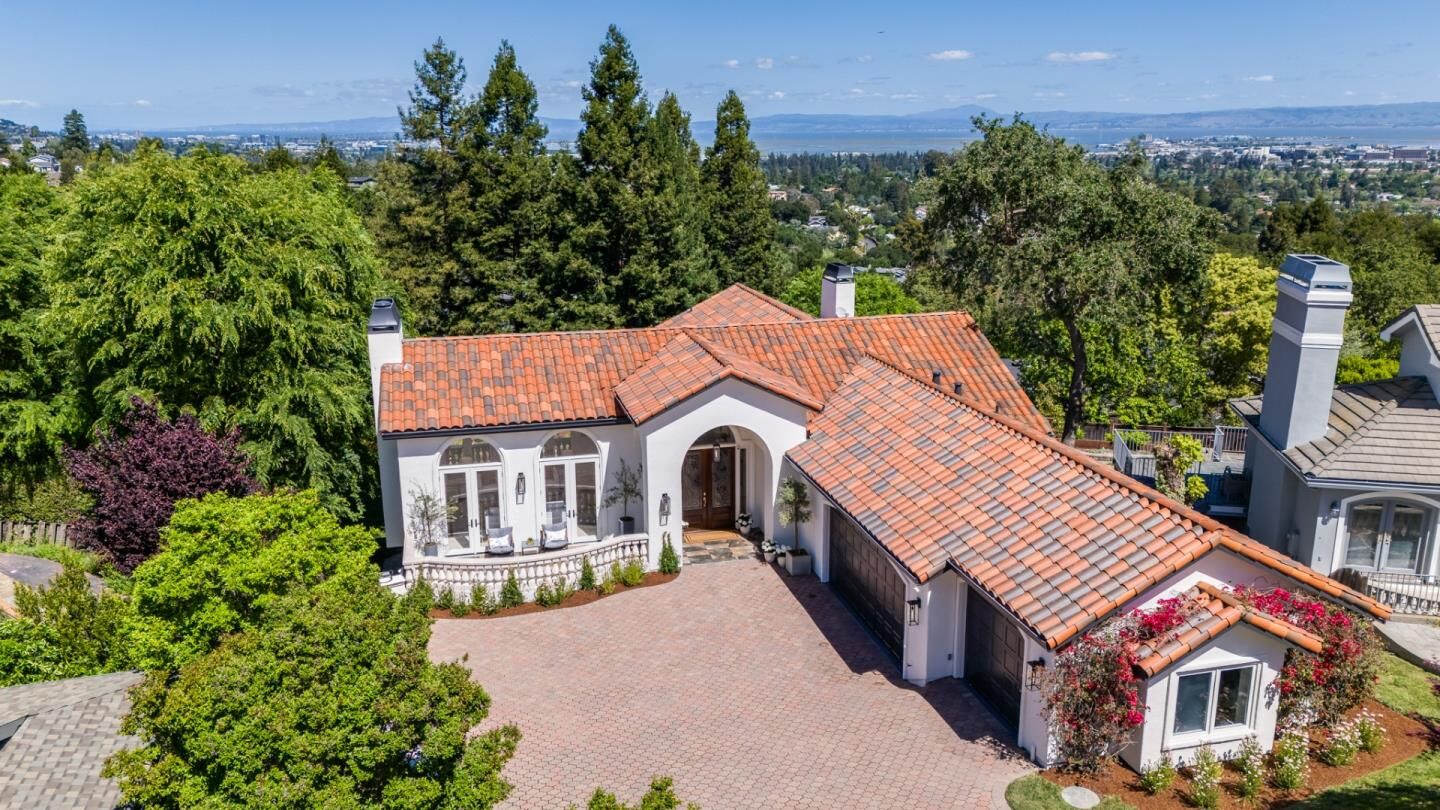 Property Photo:  40 Kataoka Court  CA 94062 