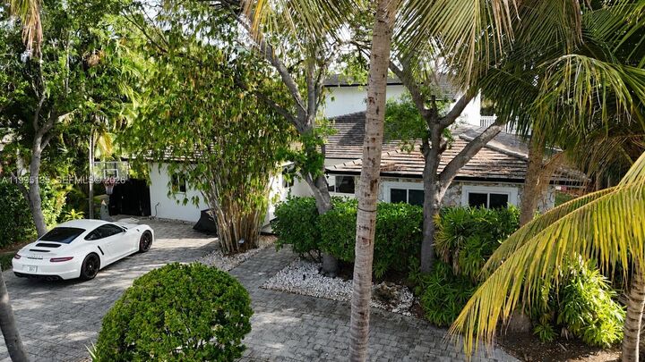 Property Photo:  1895 NE 118th Rd  FL 33181 