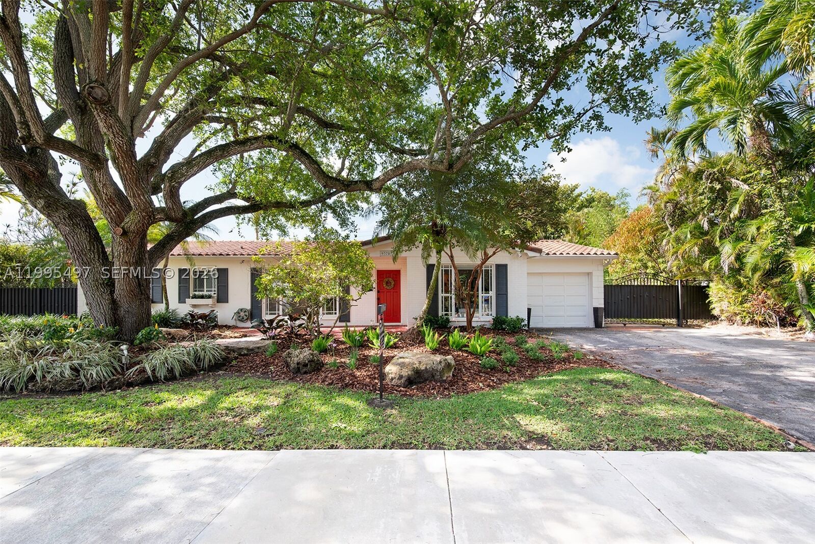 Property Photo: 9370 SW 82nd St FL 33173