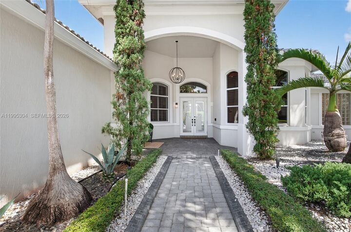 Property Photo: 1396 Victoria Isle Dr FL 33327