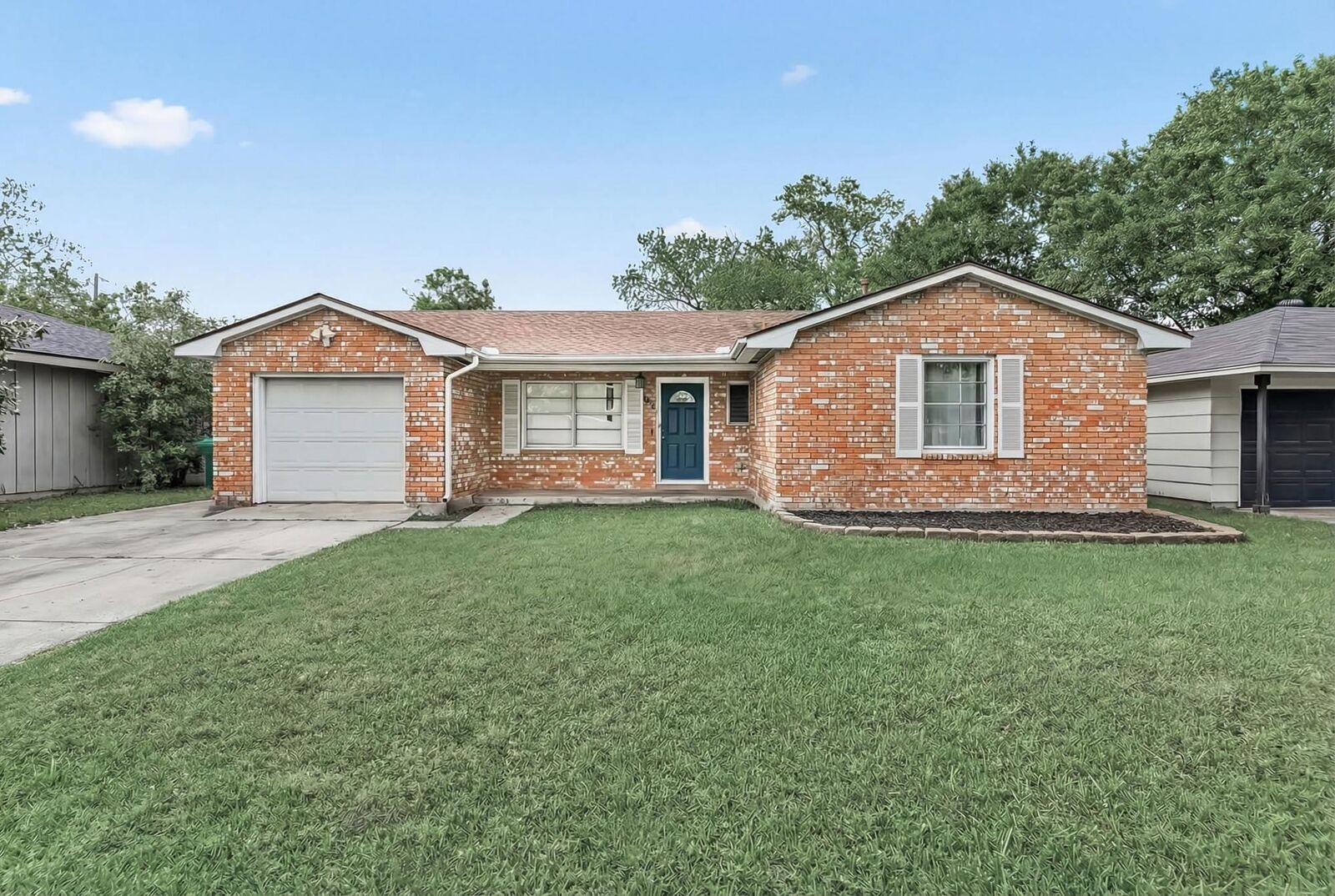 Property Photo: 1924 Wilson Ave TX 77632-4666
