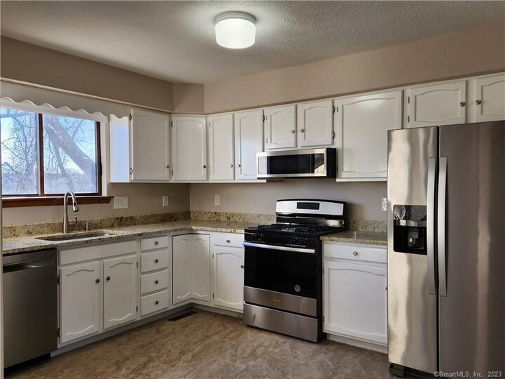 Property Photo:  11 Sherman Lane 11  CT 06514 