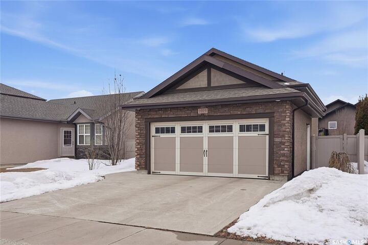 Property Photo: 1019 Hunter Road SK S7T 0E6