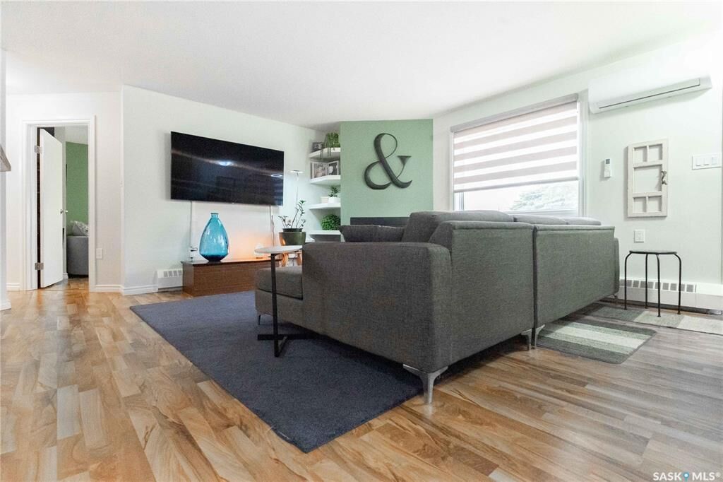 Property Photo:  2911 Harding Street 202  SK S4V 1B9 