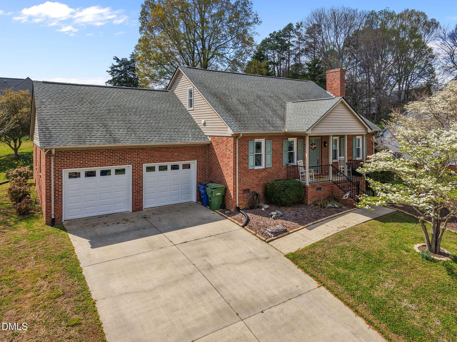 Property Photo: 418 Wildwood Lane NC 27253