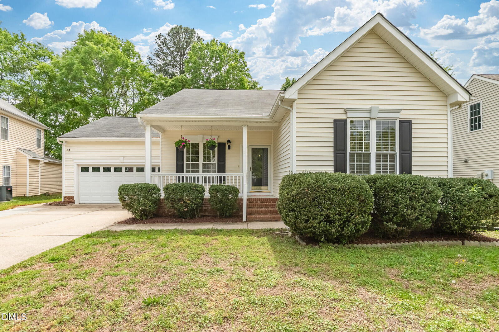 Property Photo:  5604 Neuse Farm Drive  NC 27616 